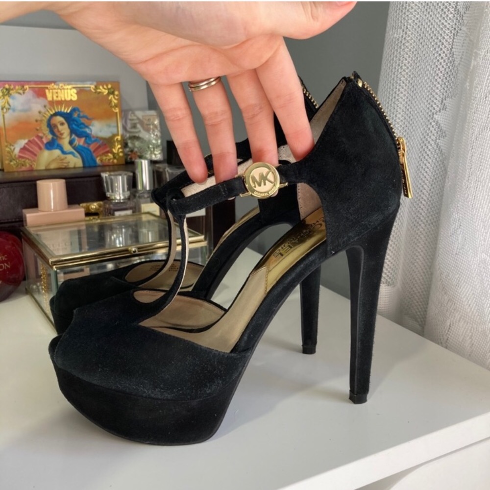 MICHAEL KORS suede platform pump